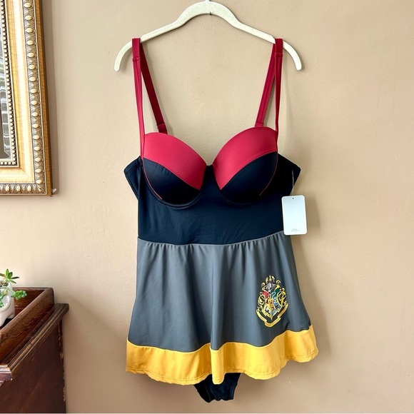 Torrid Harry Potter Fangirl Hogwarts Crest One-Piece Swim Dress Underwire 1X NWT - Picture 6 of 15